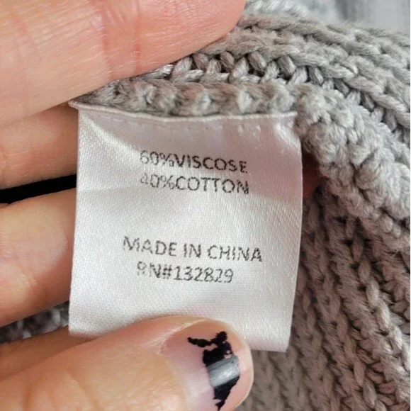 Lovers & Friends Addison gray ribbed knit flared sleeve v cut neckline sweater - Picture 8 of 10